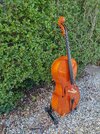 Mijn eerste cello vanaf de zijkant.jpg